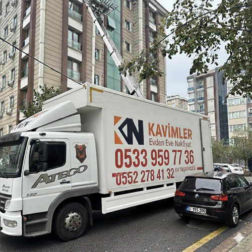 Eşyalarınızı özenle paketleyip, deneyimli ekibimizle güvenli bir şekilde yeni adresinize taşıyoruz. Taşınma sürecini sigortalı, planlı ve zamanında gerçekleştirerek size stressiz ve rahat bir deneyim sunuyoruz.